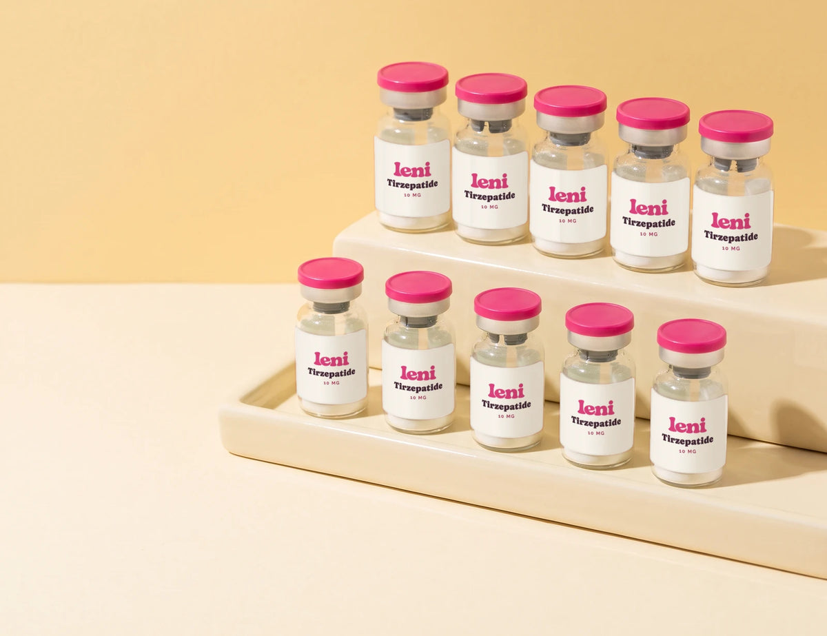 Ten Leni vials in two staggered rows on cream trays in a butter-yellow setting.
